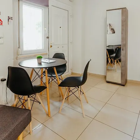 Stylish Flat Downtown