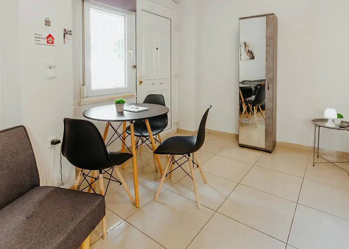 Stylish Flat Downtown